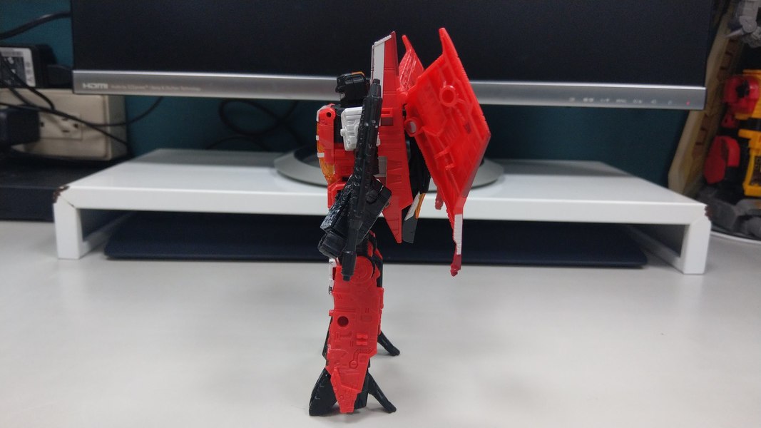 Transformers Generation Selects Red Wing In Hand Images  (9 of 26)